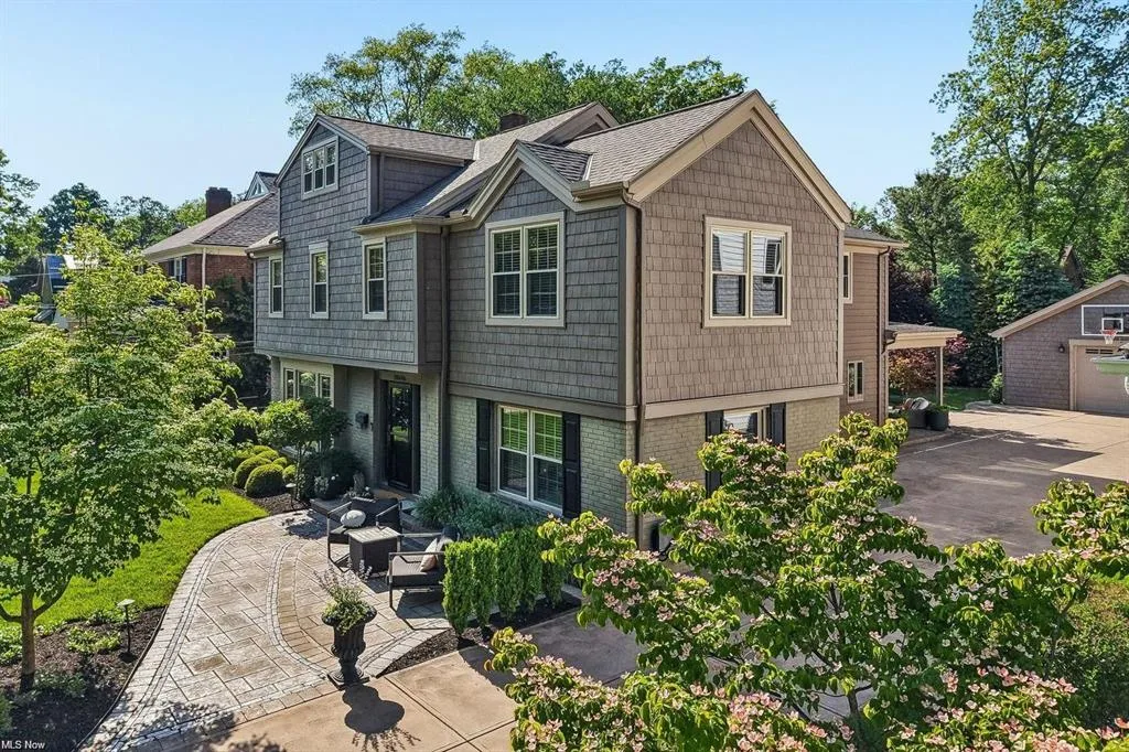 Exterior front facade of the lakefront home at 20646 Beaconsfield Blvd in Rocky River, Ohio