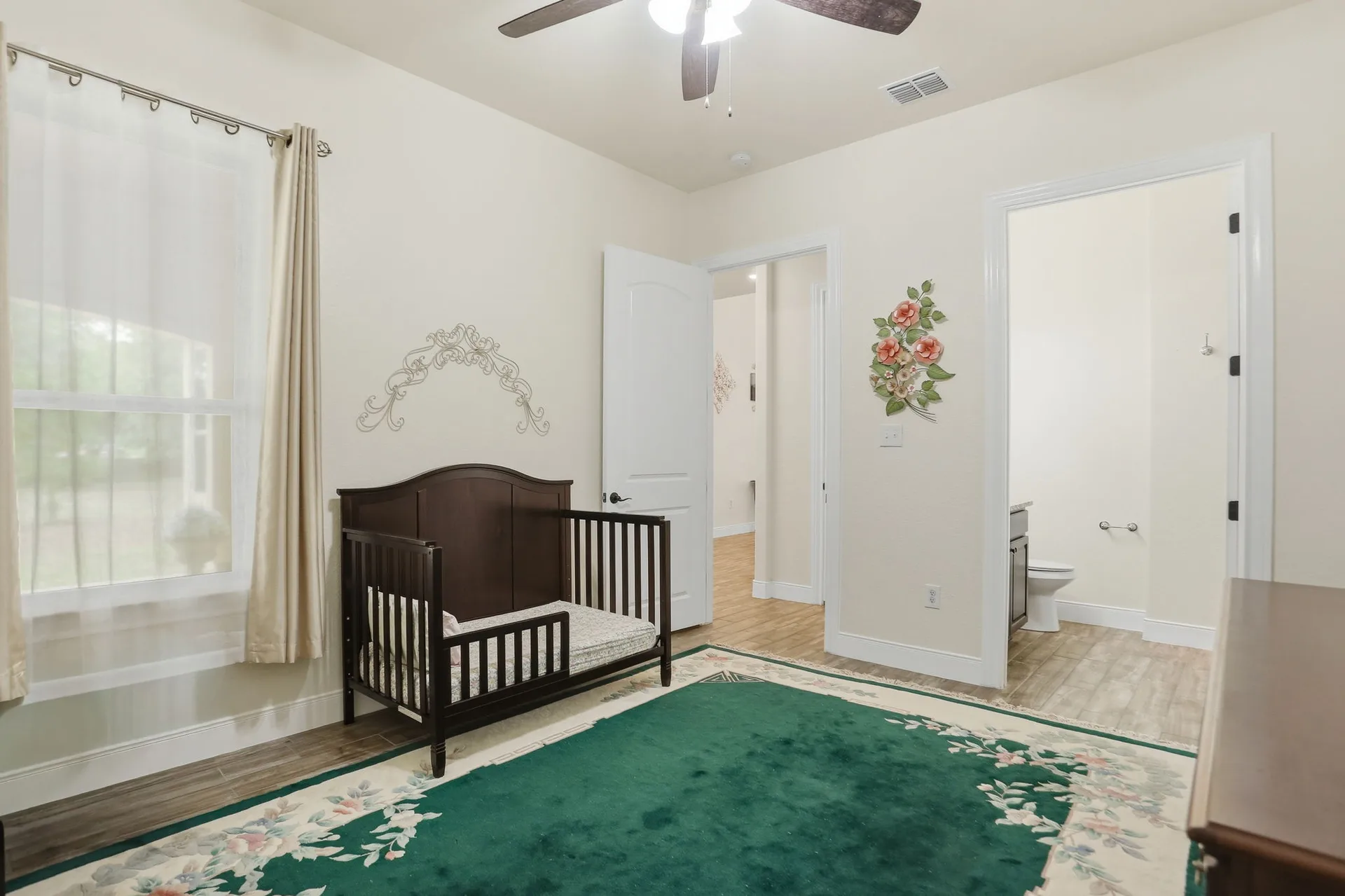Secondary bedroom suite