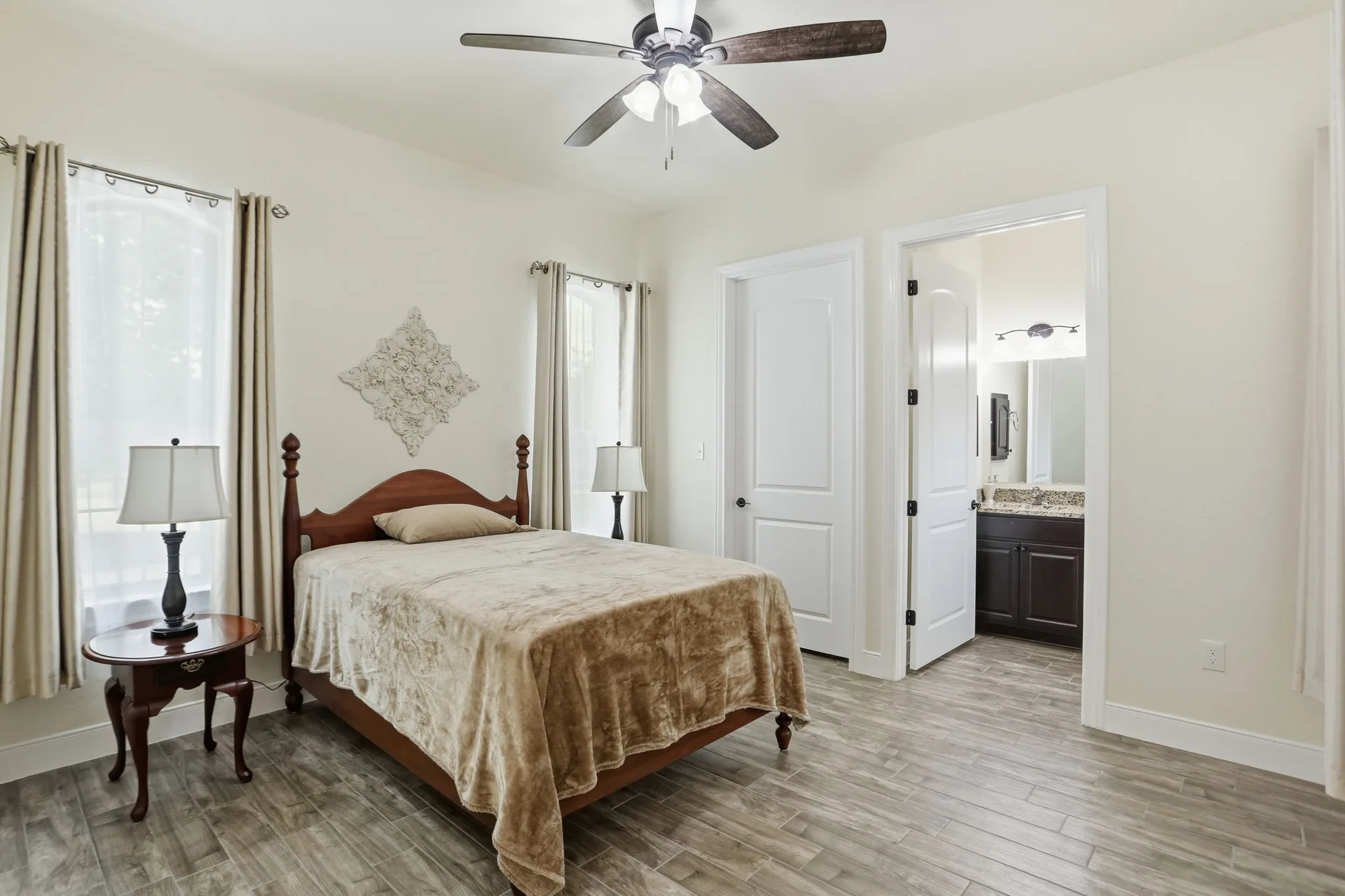 Attached guest suite bedroom