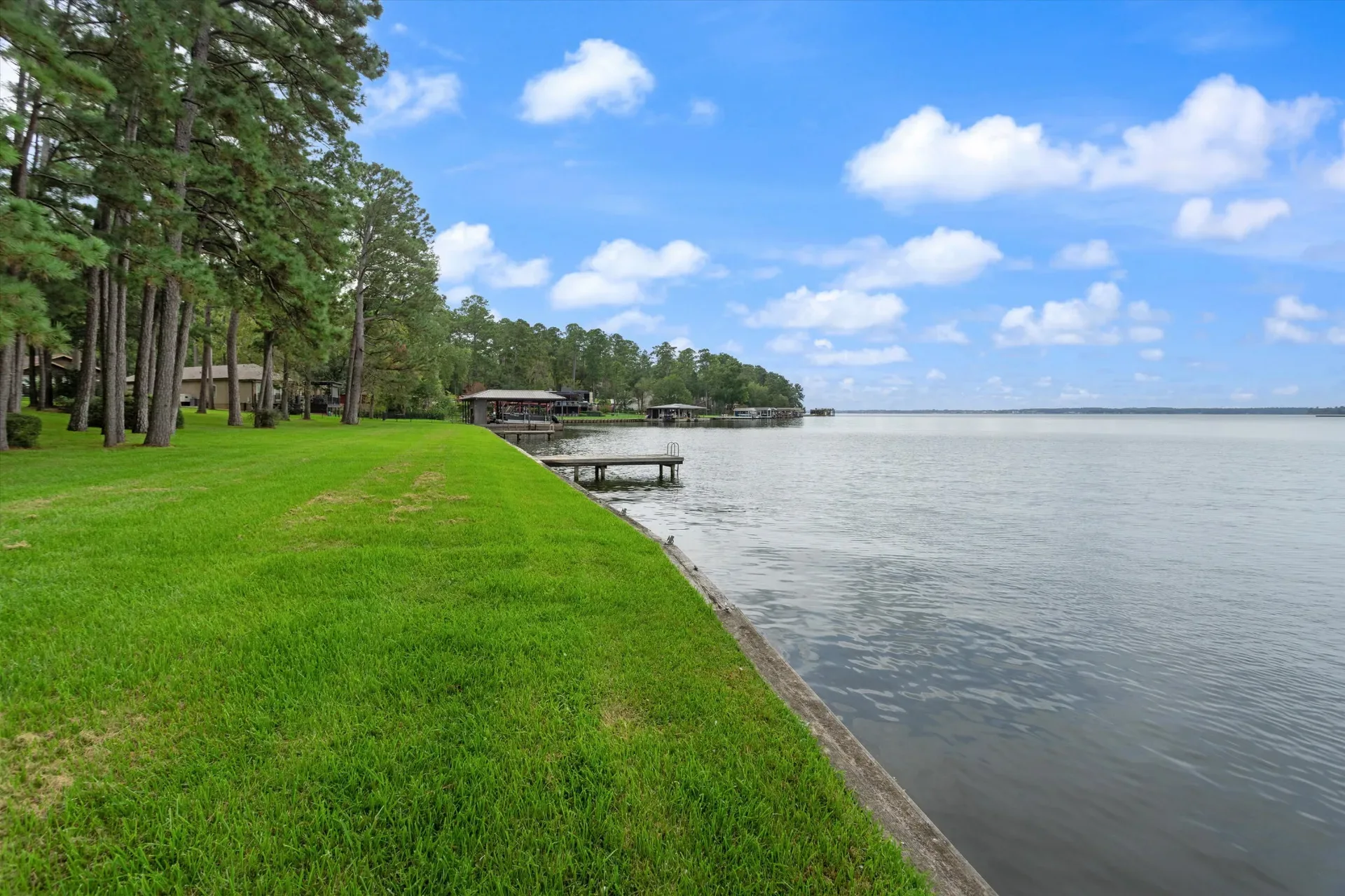 Community lakefront green space on Lake Conroe in Corinthian Point