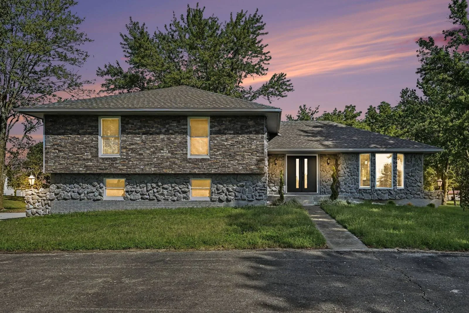 Stone exterior of 12223 Hills Road in Kearney, Missouri