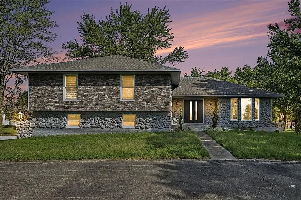 12223 Hills Rd, Kearney, MO ranch exterior at twilight