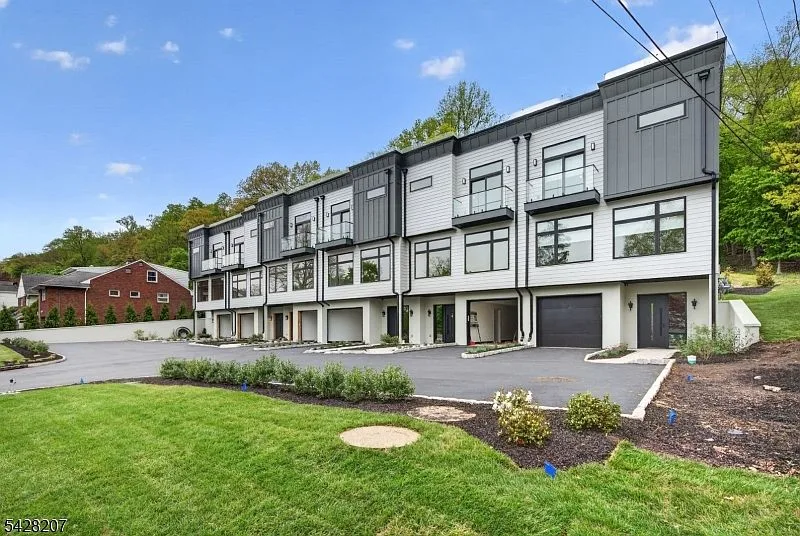 Street elevation of the townhouse development at 522 Valley Rd, Clifton, NJ