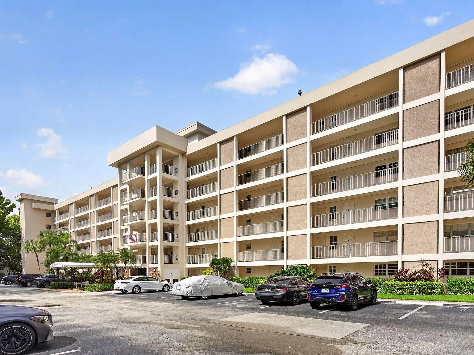 Building, Palm Aire, Pompano Beach at 2901 S Palm Aire Drive #610