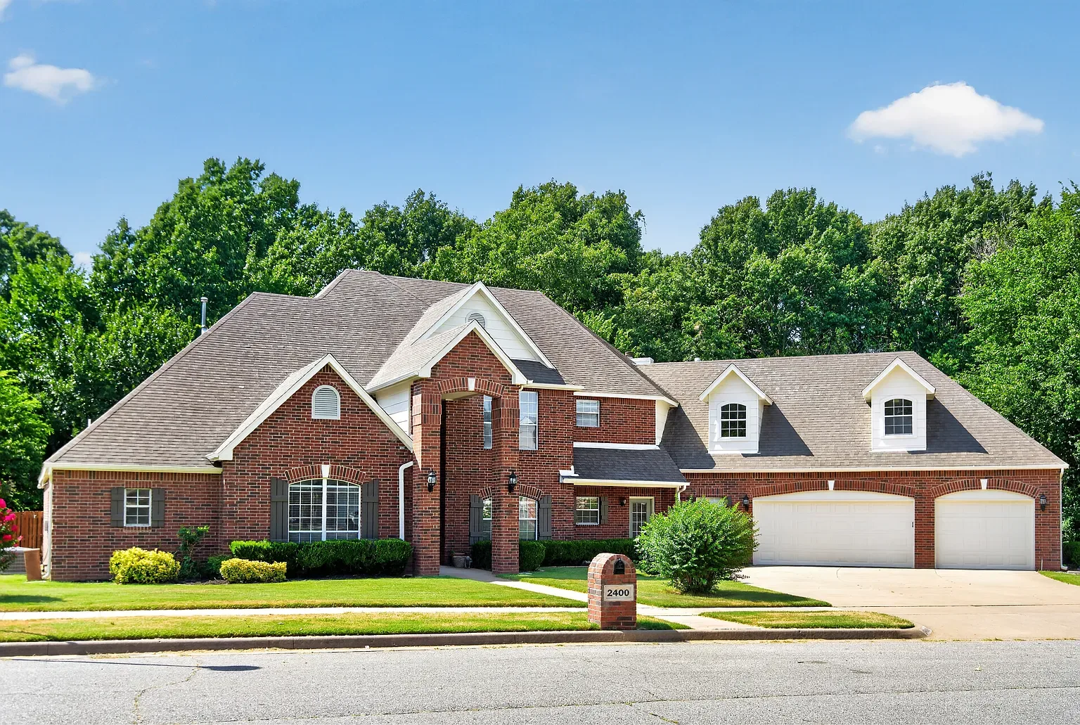 Property photo 2 of 13, 2400 S Willow Ave, Broken Arrow, OK luxury listing