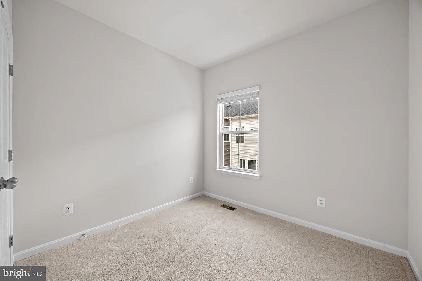Guest bedroom with neutral carpet and fresh paint