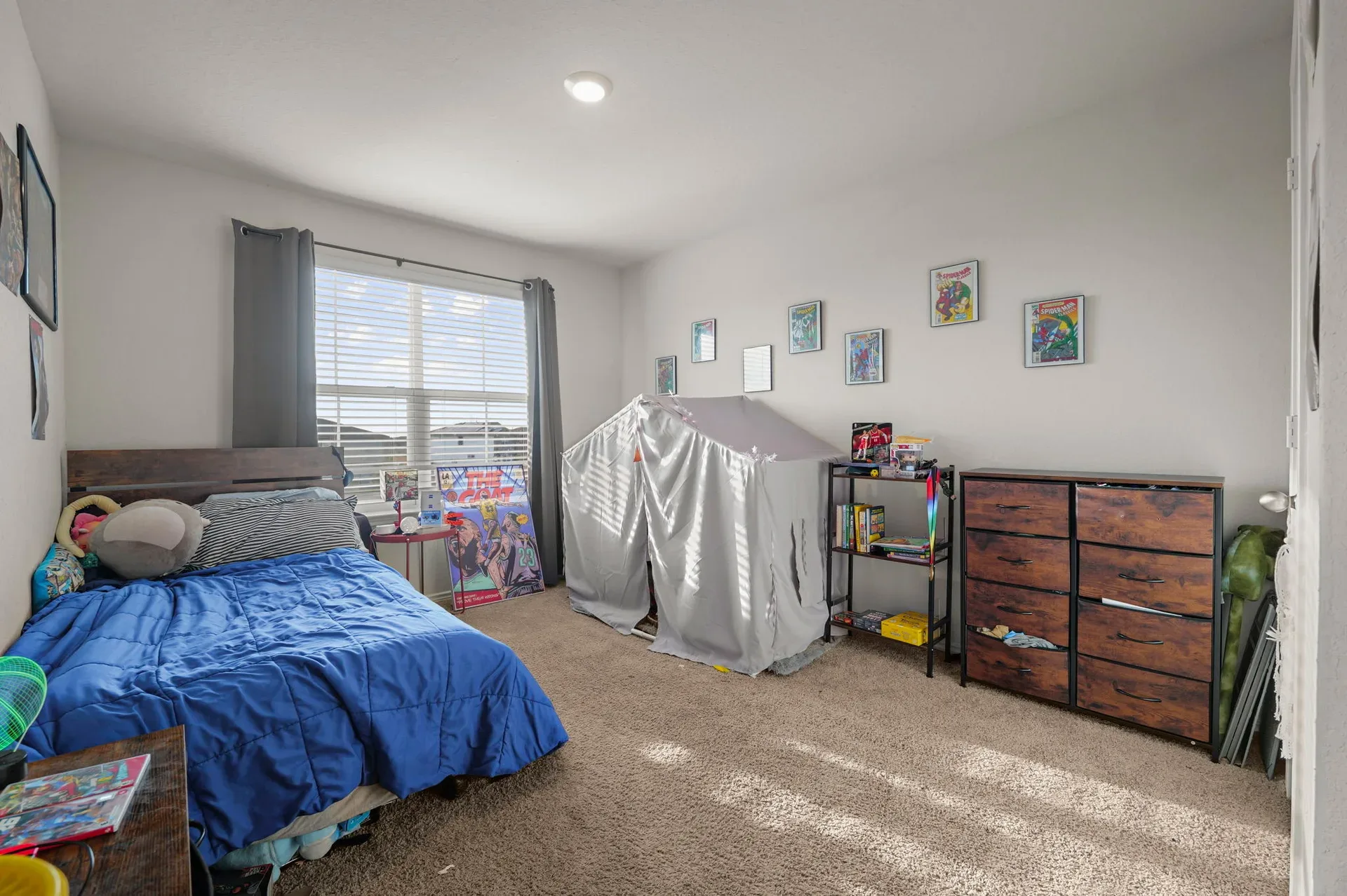 Secondary bedroom with neutral walls and a window with natural daylight