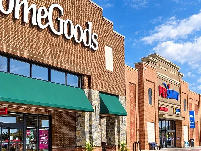 Retail center with HomeGoods and PetSmart nearby