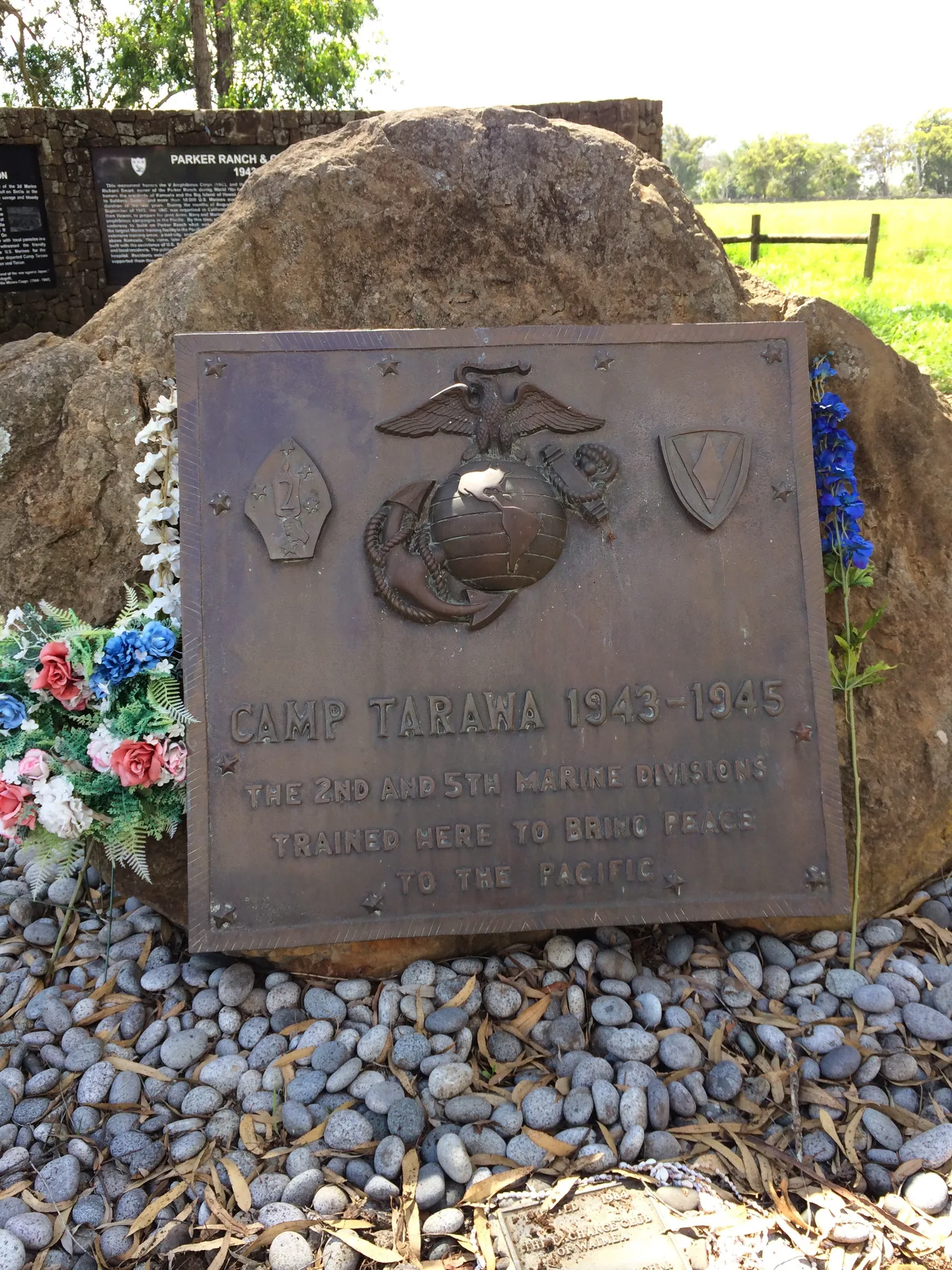 Camp Tarawa memorial plaque near Parker Ranch headquarters in Waimea, commemorating the Marines who trained there during World War II