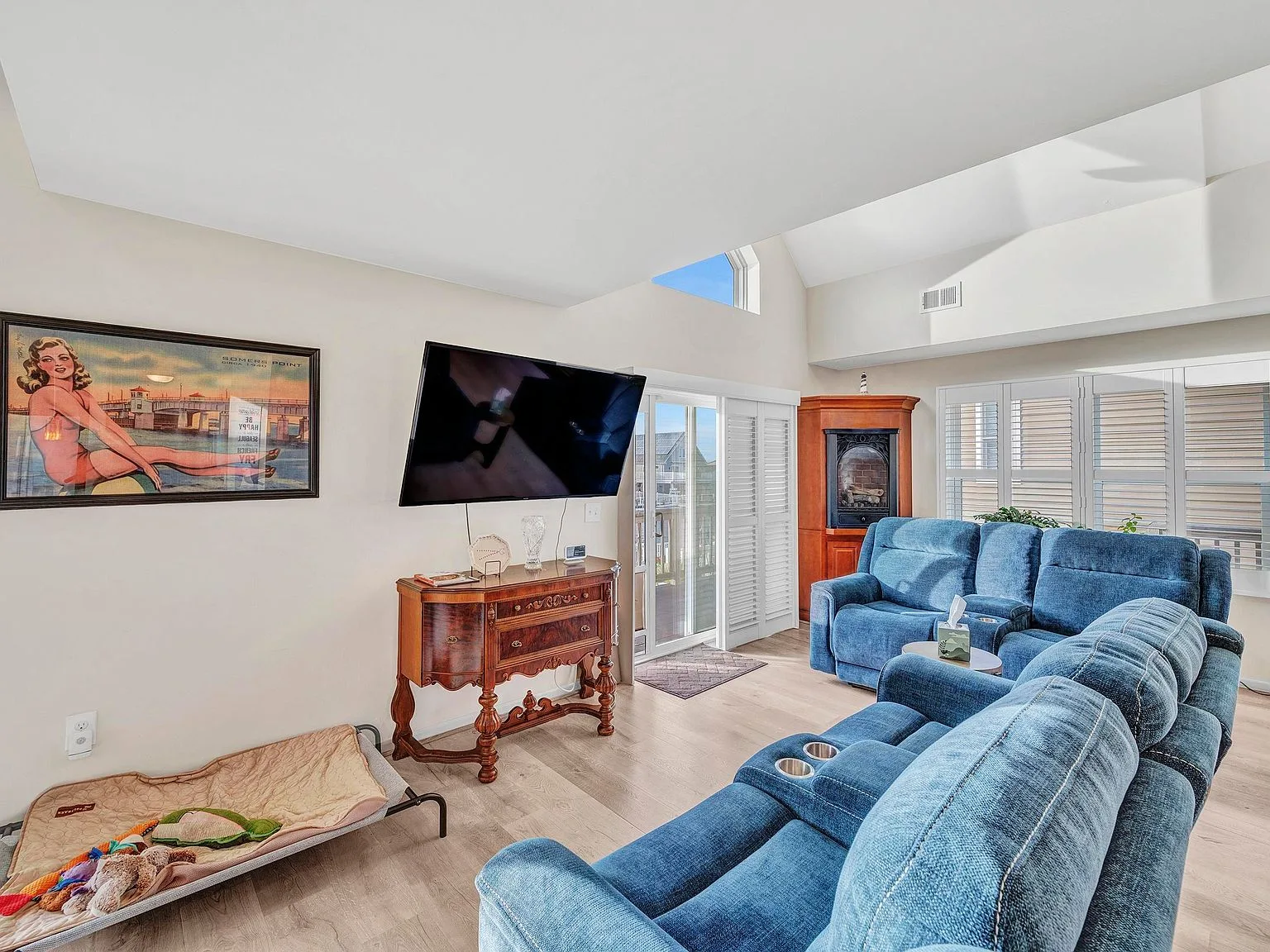 Living room with built-in natural gas fireplace