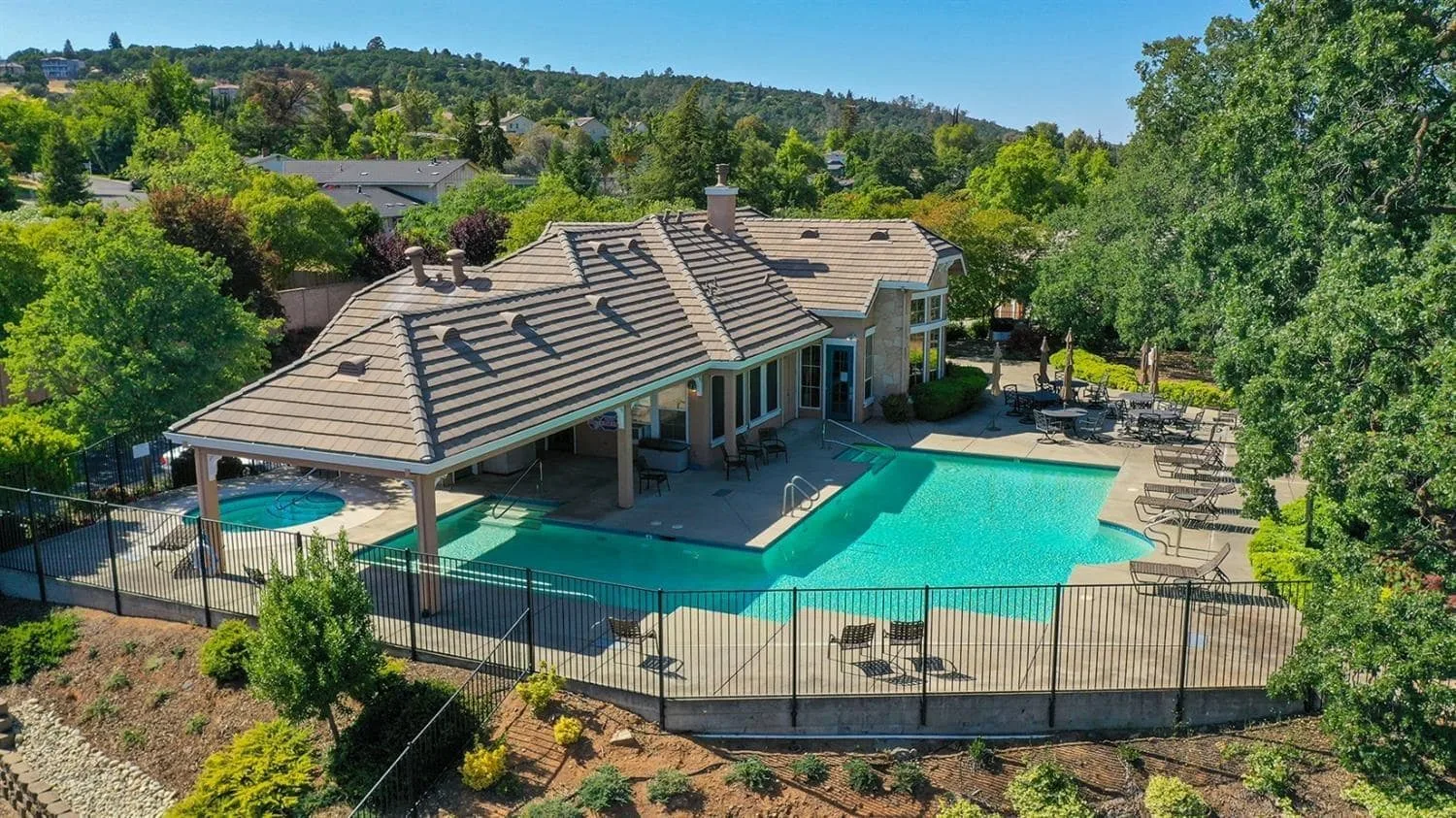 The clubhouse and pool at Versante, the 55+ active-adult community in El Dorado Hills, California