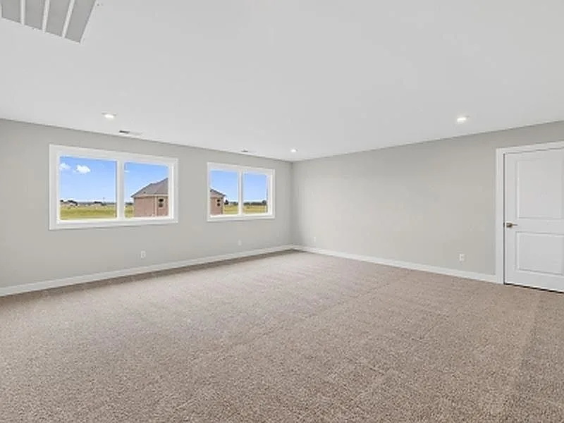 Spacious upstairs bonus room