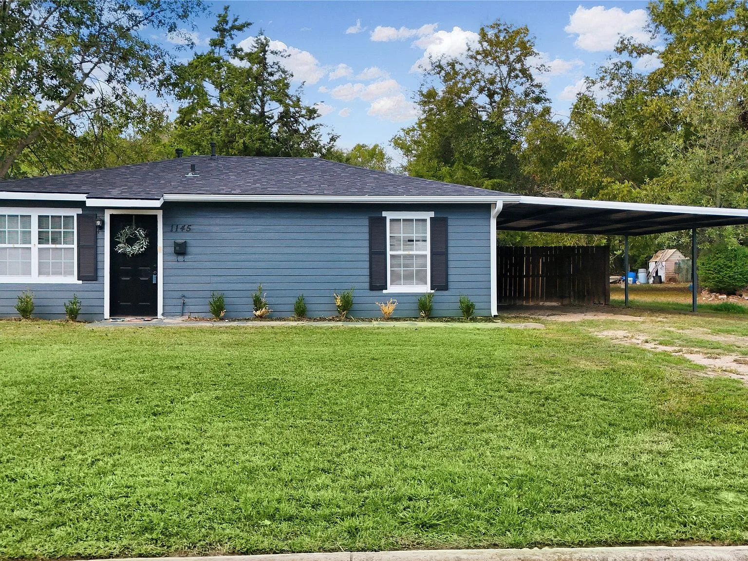 Front exterior of the ranch home at 1145 16th St NW, Paris, TX