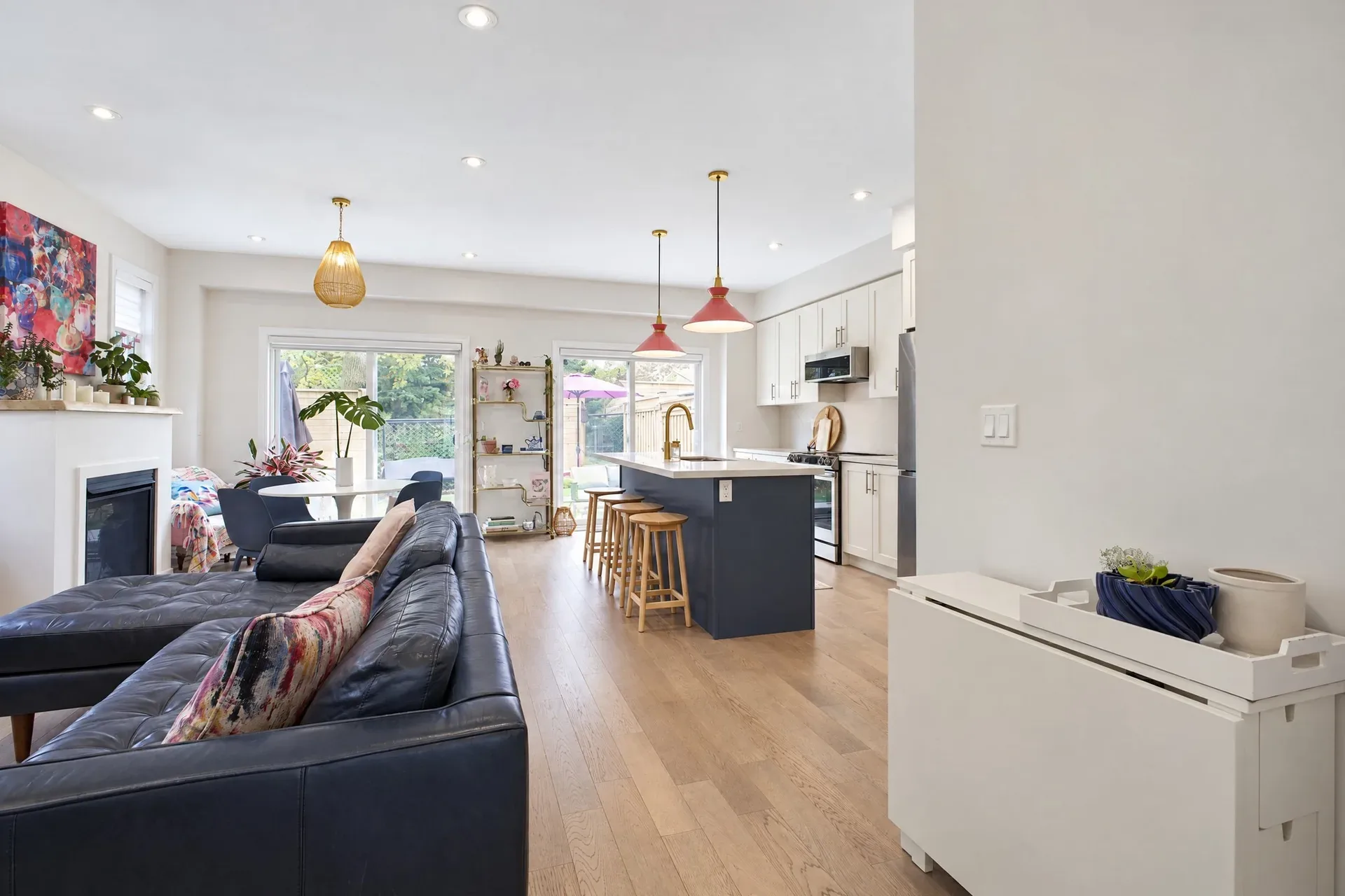 Living and kitchen, wide view: Open-concept main floor in natural light