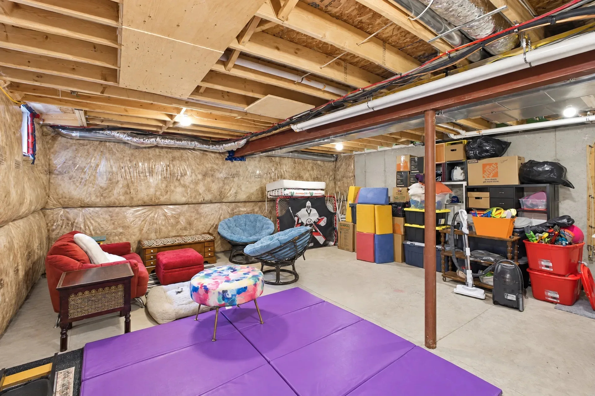 Basement storage: Ample room for storage and hobbies