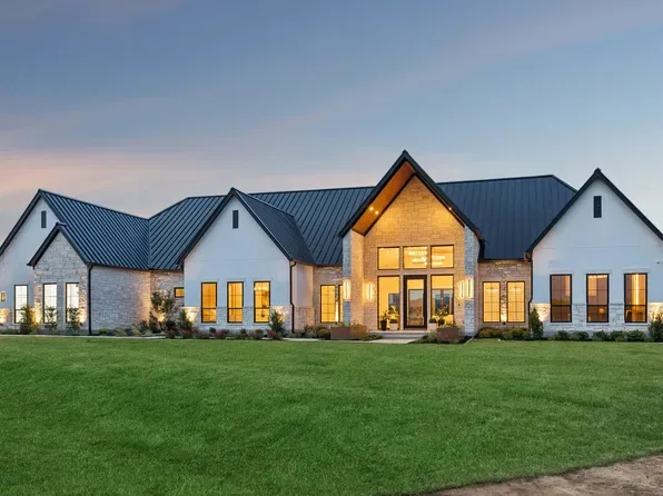 Modern farmhouse exterior on an acreage lot in the Bartonville, Texas, countryside.