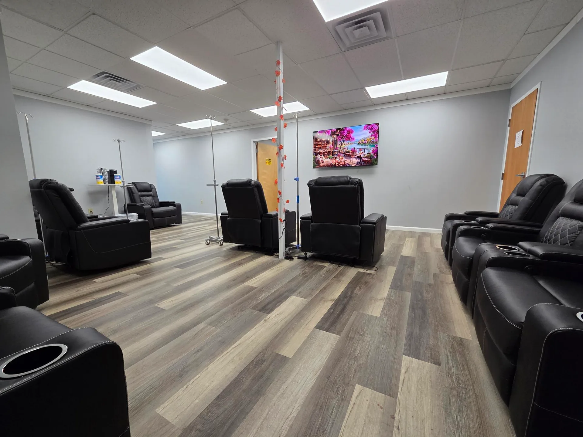 The medical lounge at APRM Solutions with recliners used for IV therapy