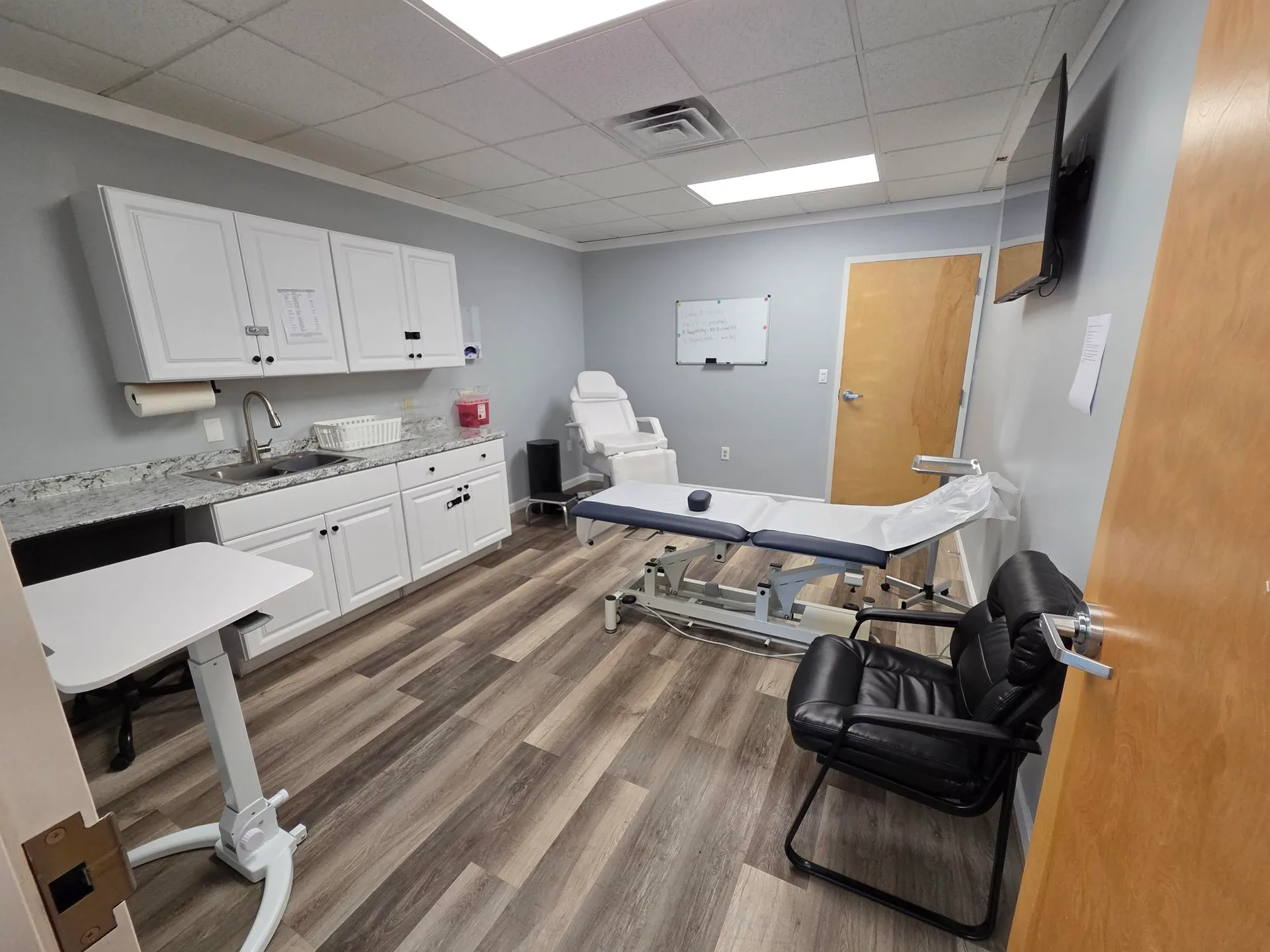 A clinical examination room at APRM Solutions prepared for a DOT physical