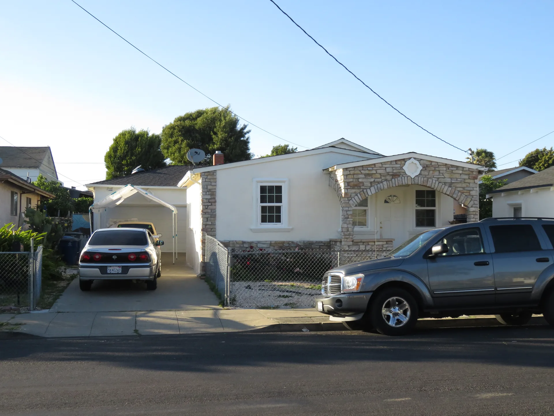 Front exterior facade of the sold duplex at 972–978 Castro Street, San Leandro, CA 94577, a two-unit building with a stone-accented arched entryway and light stucco exterior under a clear blue sky