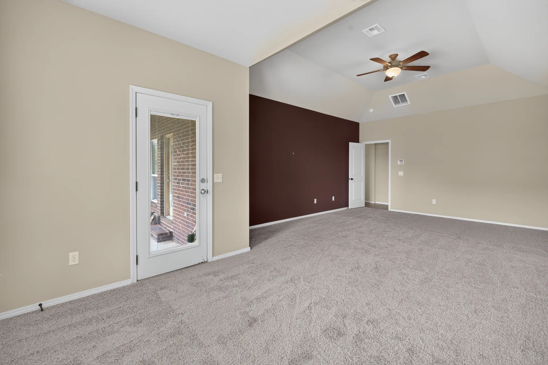 Flexible living space with vaulted ceiling