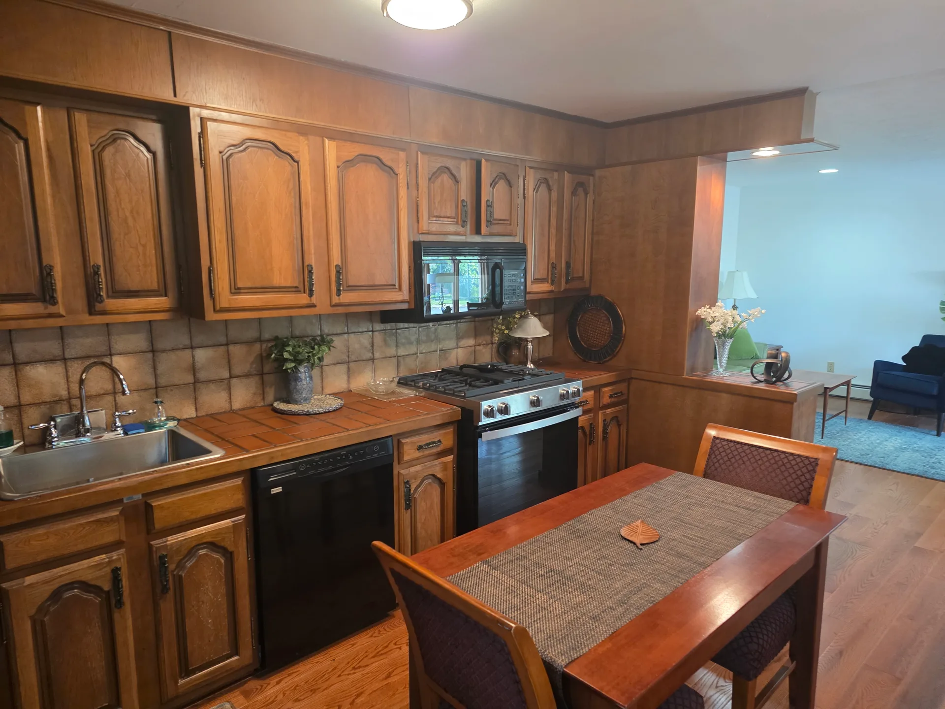 Eat-in kitchen with wood cabinetry, stainless steel appliances, and recessed lighting