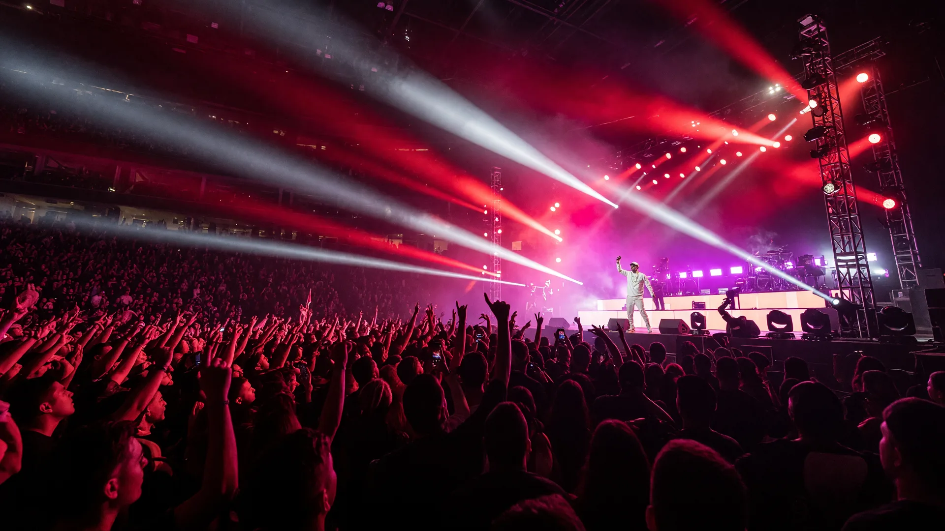 Header image for "Arcángel Brings La 8va Maravilla to Miami's Kaseya Center"
