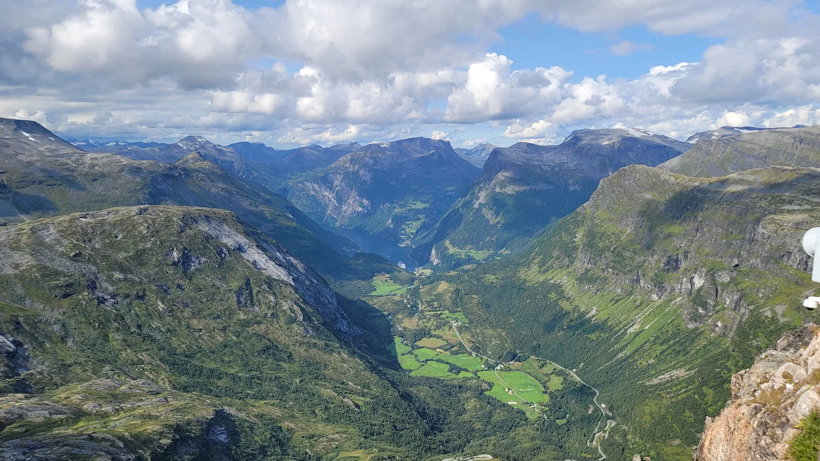 El valle de Geiranger visto desde el mirador de Dalsnibba, Noruega