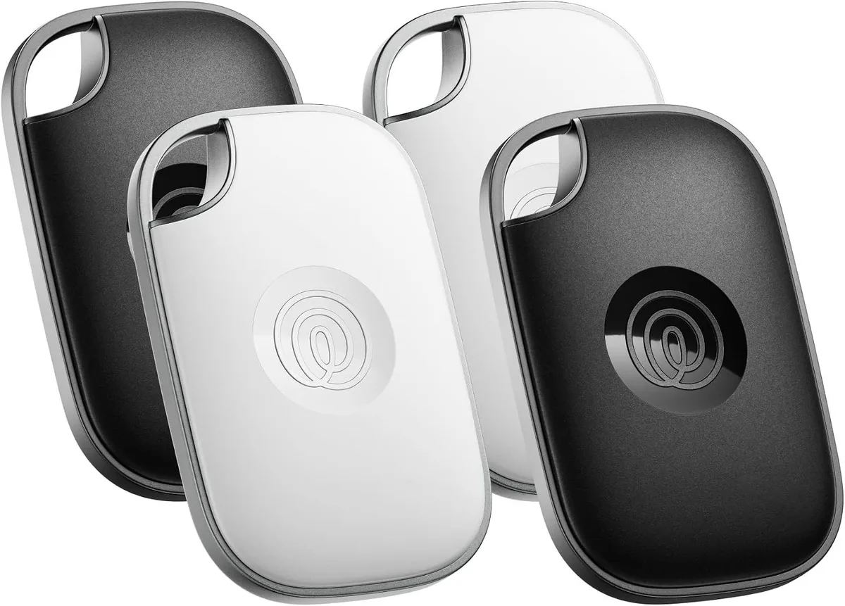Fotografía de producto del rastreador Bluetooth Life360 Tile Pro, el potente localizador de llaves sobre un fondo limpio