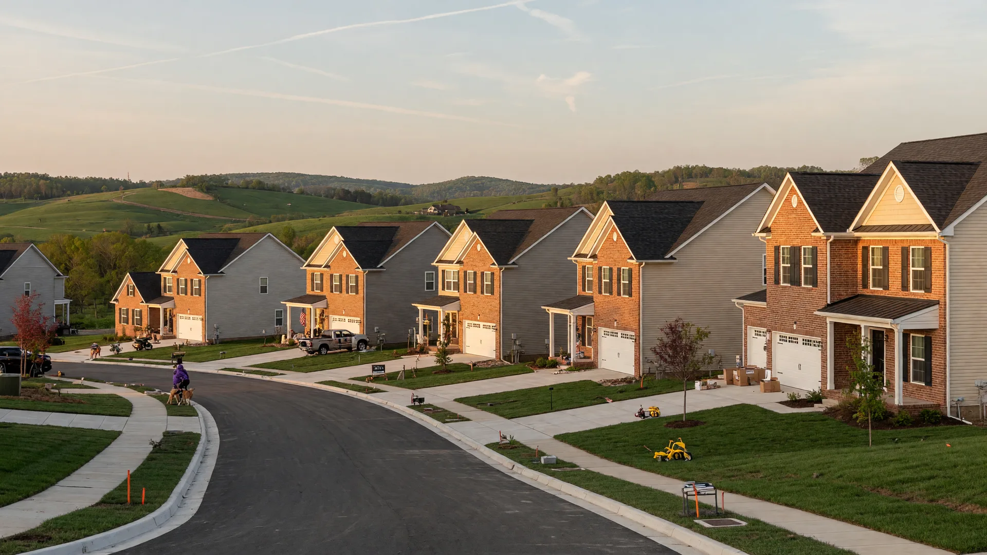 New construction traditional homes in Elizabethtown, Kentucky with rolling Central Kentucky terrain and family community setting