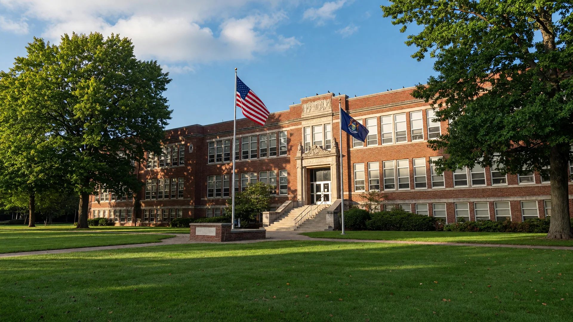Teaser graphic for Davison Community Schools: A School Spotlight for Relocation Families