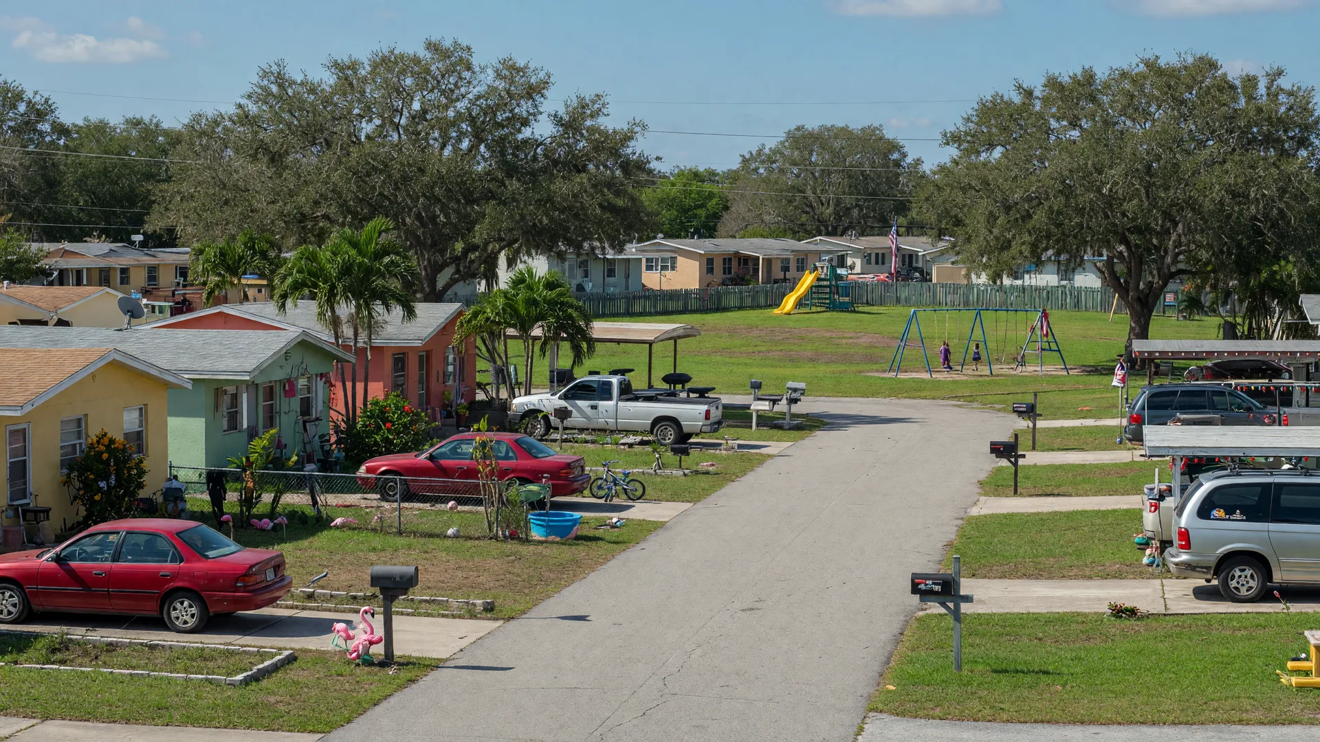 A diverse affordable Orlando suburban neighborhood with single-family homes