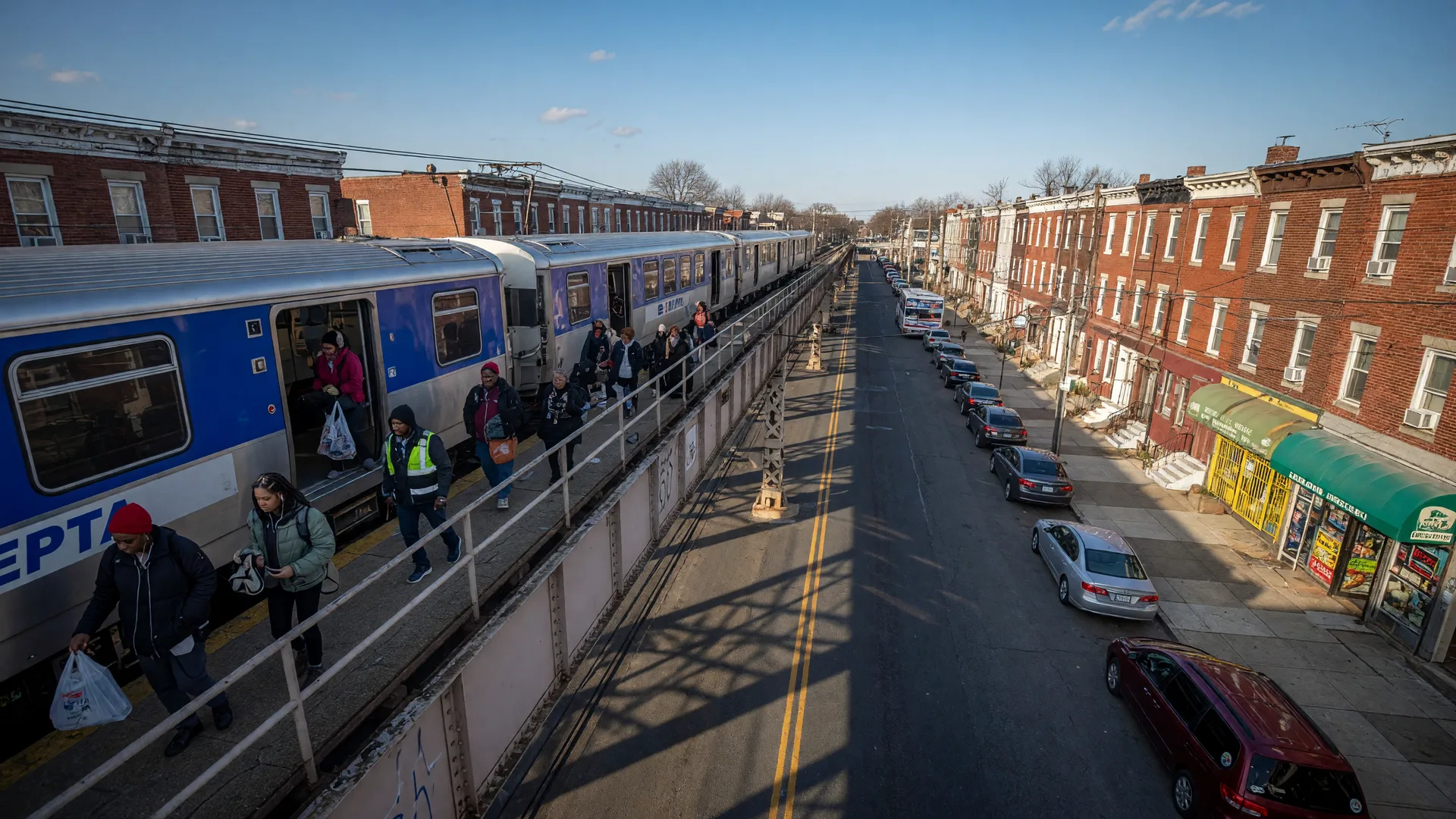 Market-Frankford El train at Girard Station in Northern Liberties, Philadelphia