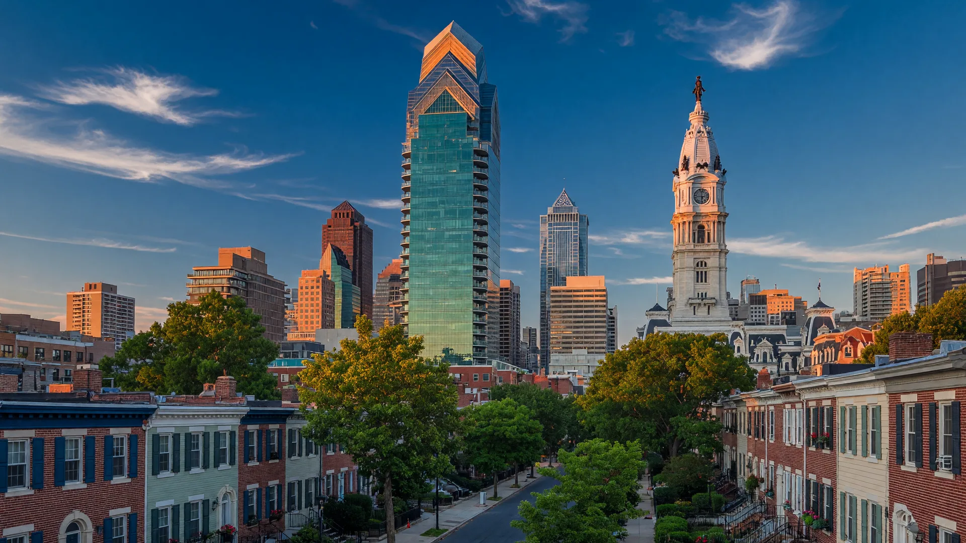 Philadelphia skyline featuring Comcast Center and City Hall, the home of Smarty Home Solutions real estate services