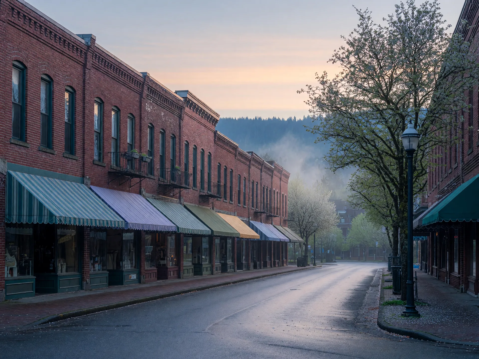 Charming downtown Dallas Oregon with historic storefronts and local shops near Salem