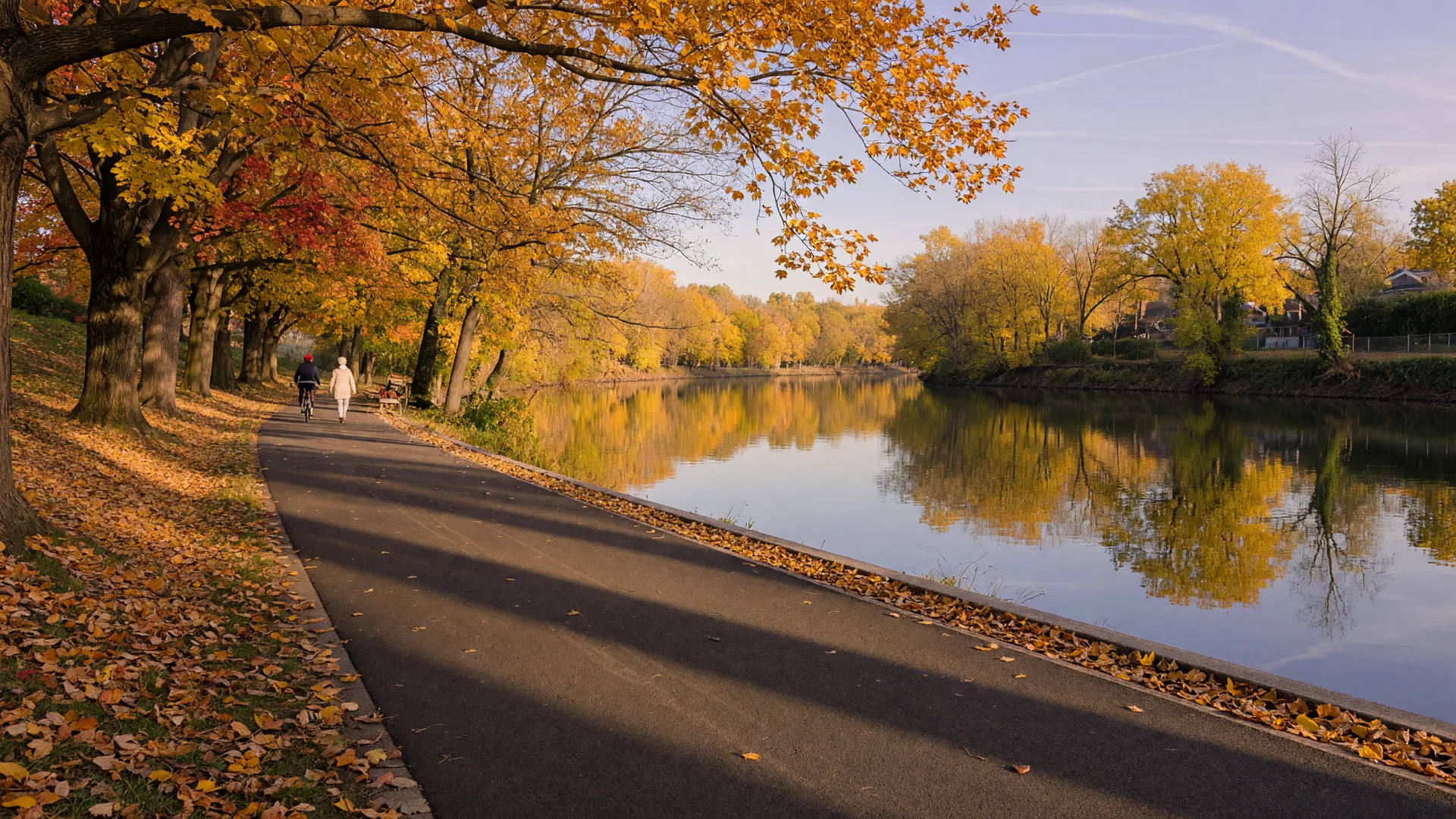 A golden riverside trail minutes from Lower Gwynedd in October