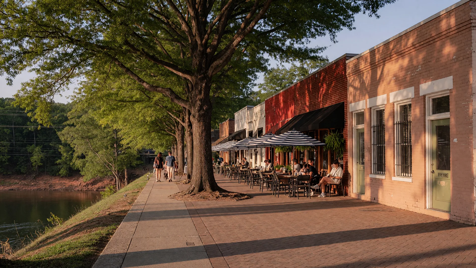 Walkable Vinings Village Georgia near the Chattahoochee River