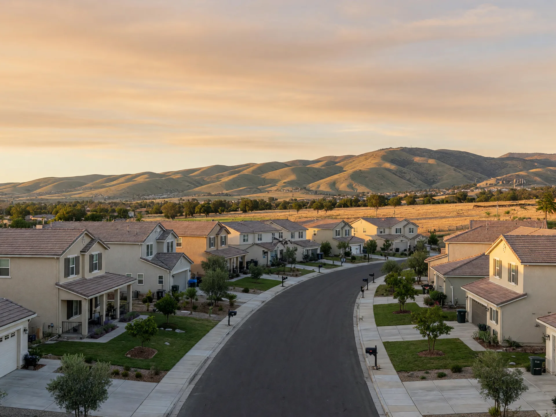 Newer suburban homes in Clovis with the Sierra foothills on the horizon