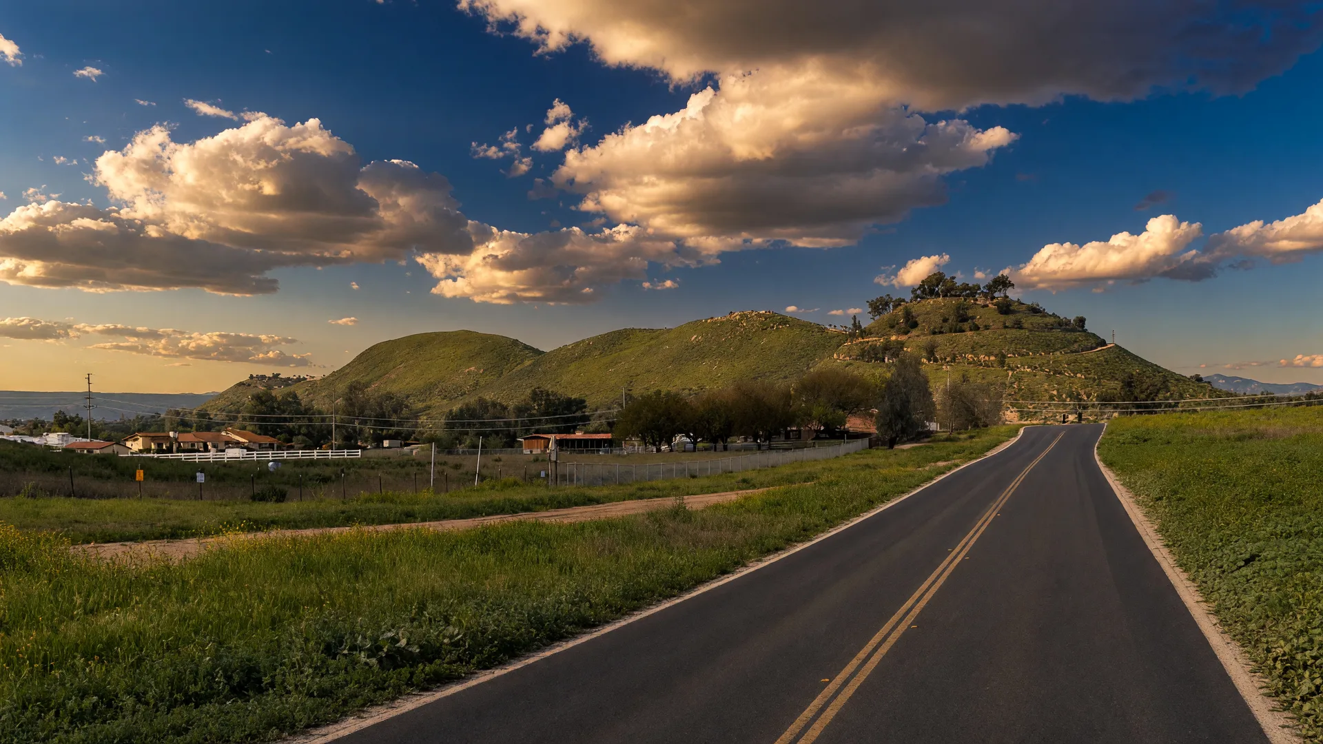 Homes along Los Alamos Road beneath Hogback Hill in Los Alamos Hills, Murrieta