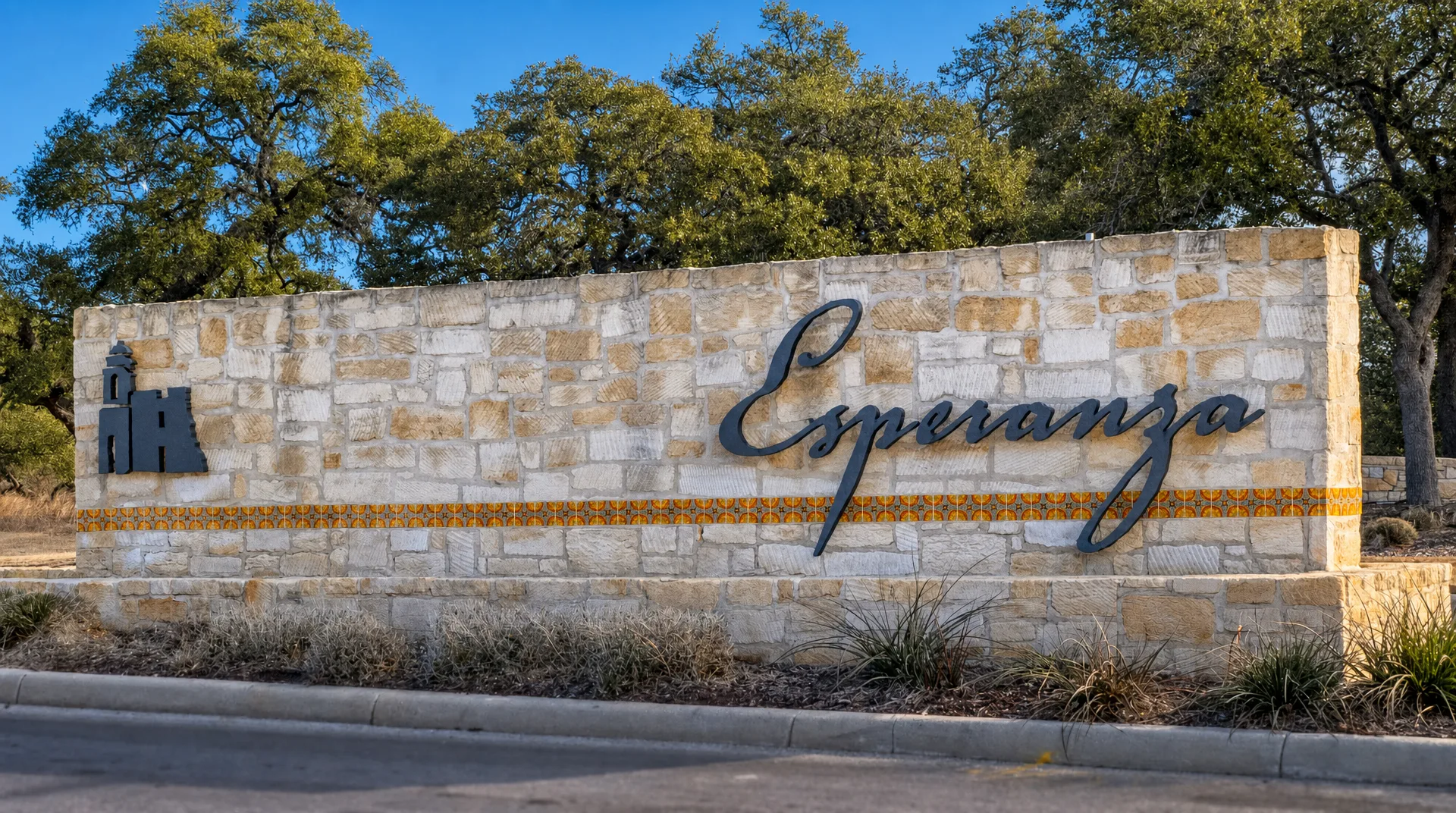 Esperanza neighborhood scene