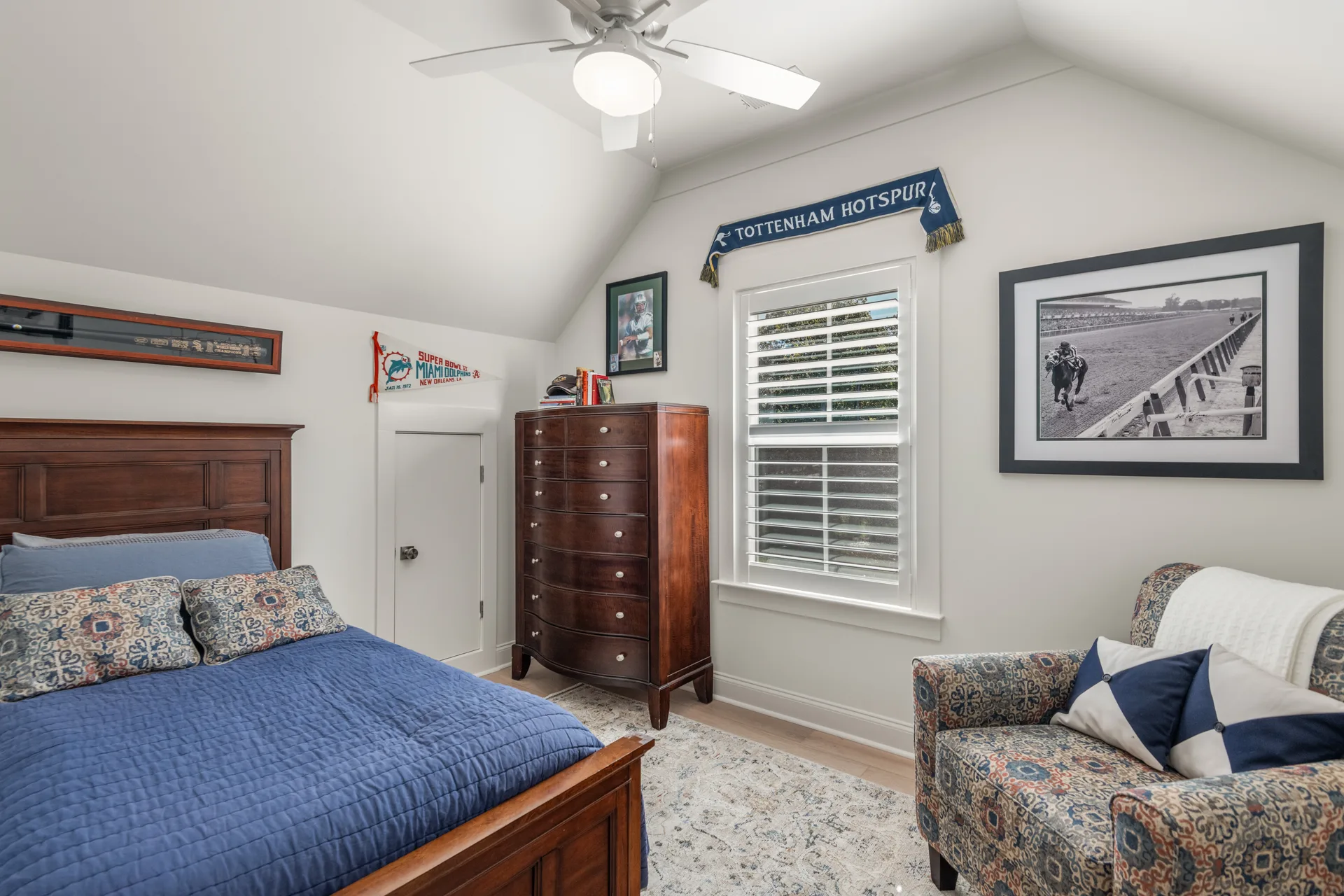 Separate bonus room, furnished with a bed