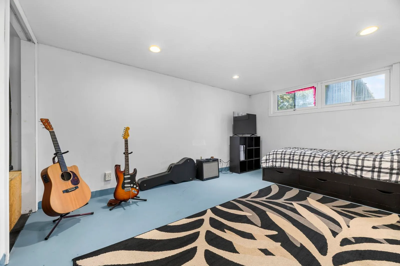 Secondary bedroom with white walls and recessed ceiling lighting