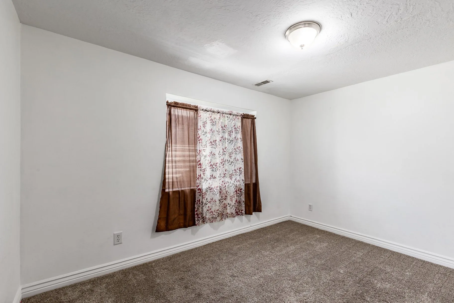 Secondary bedroom with neutral walls