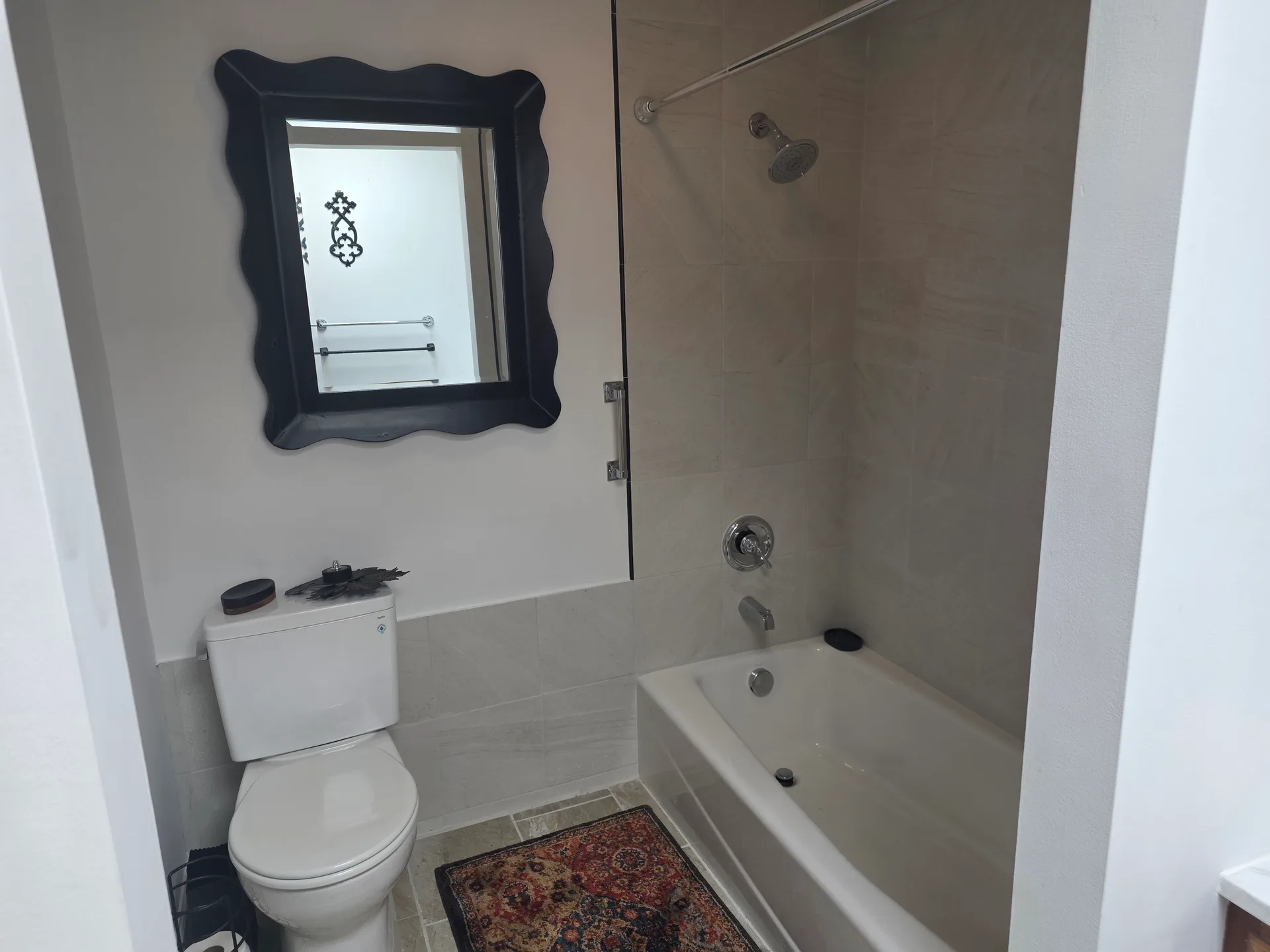 Full bathroom with tiled shower/tub combo