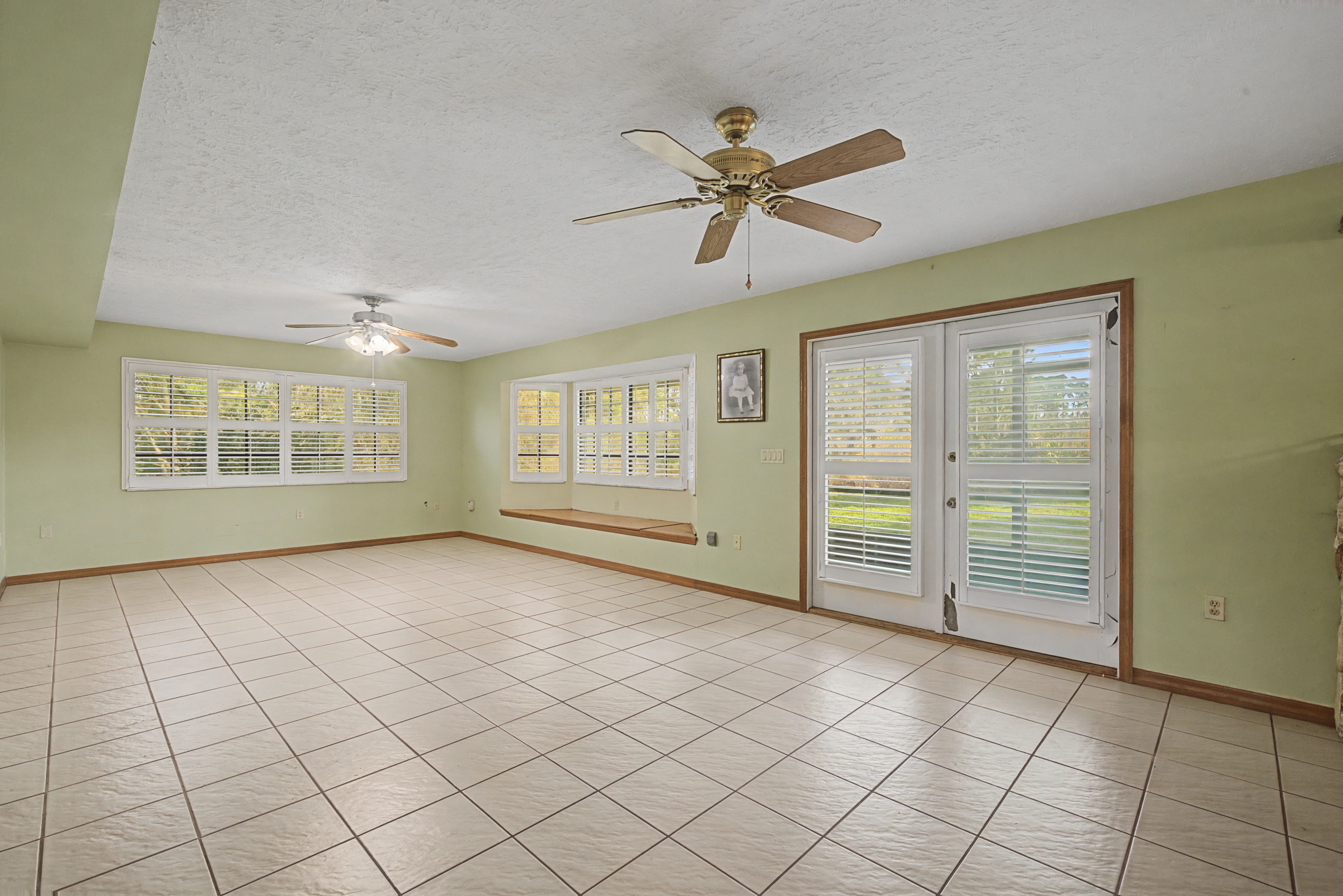 Current family room at 665 Moon Ranch Road Sebring FL