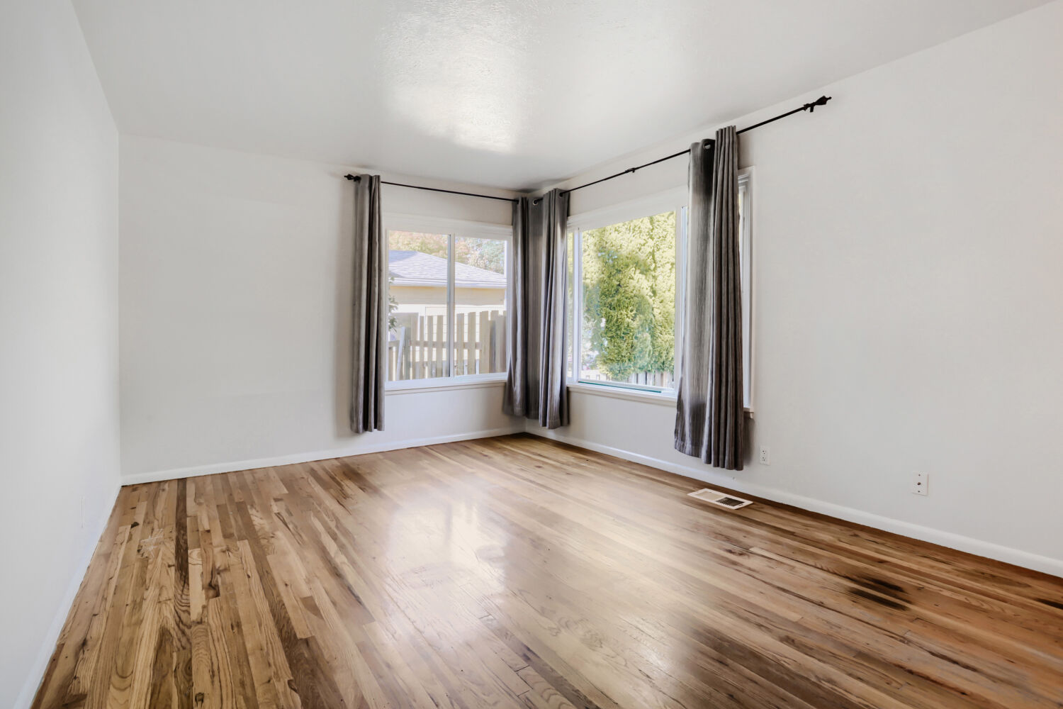 Photo 4 of 25 at 1147 SE 174th Ave, Portland, OR