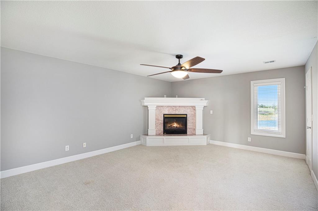 Room with fireplace and ceiling fan