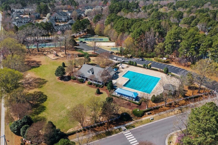 Pool & Clubhouse