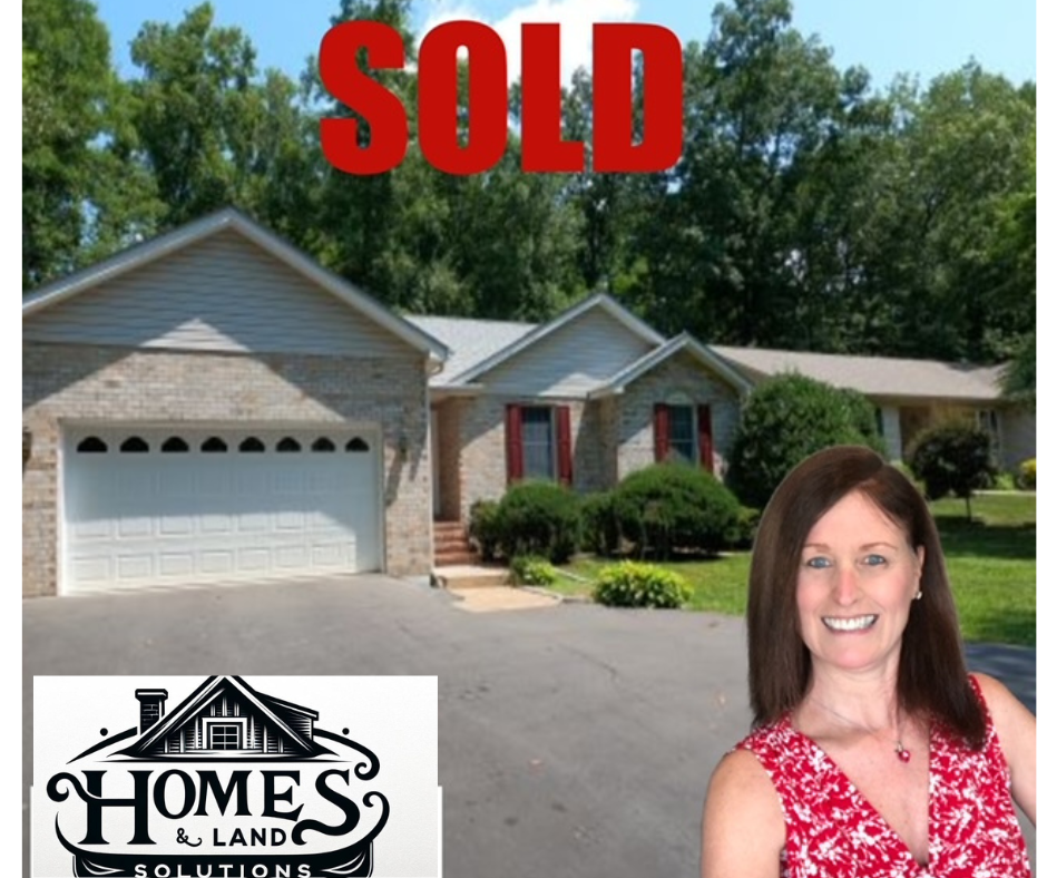 Barbara Jennings with satisfied buyers in Alexandria VA