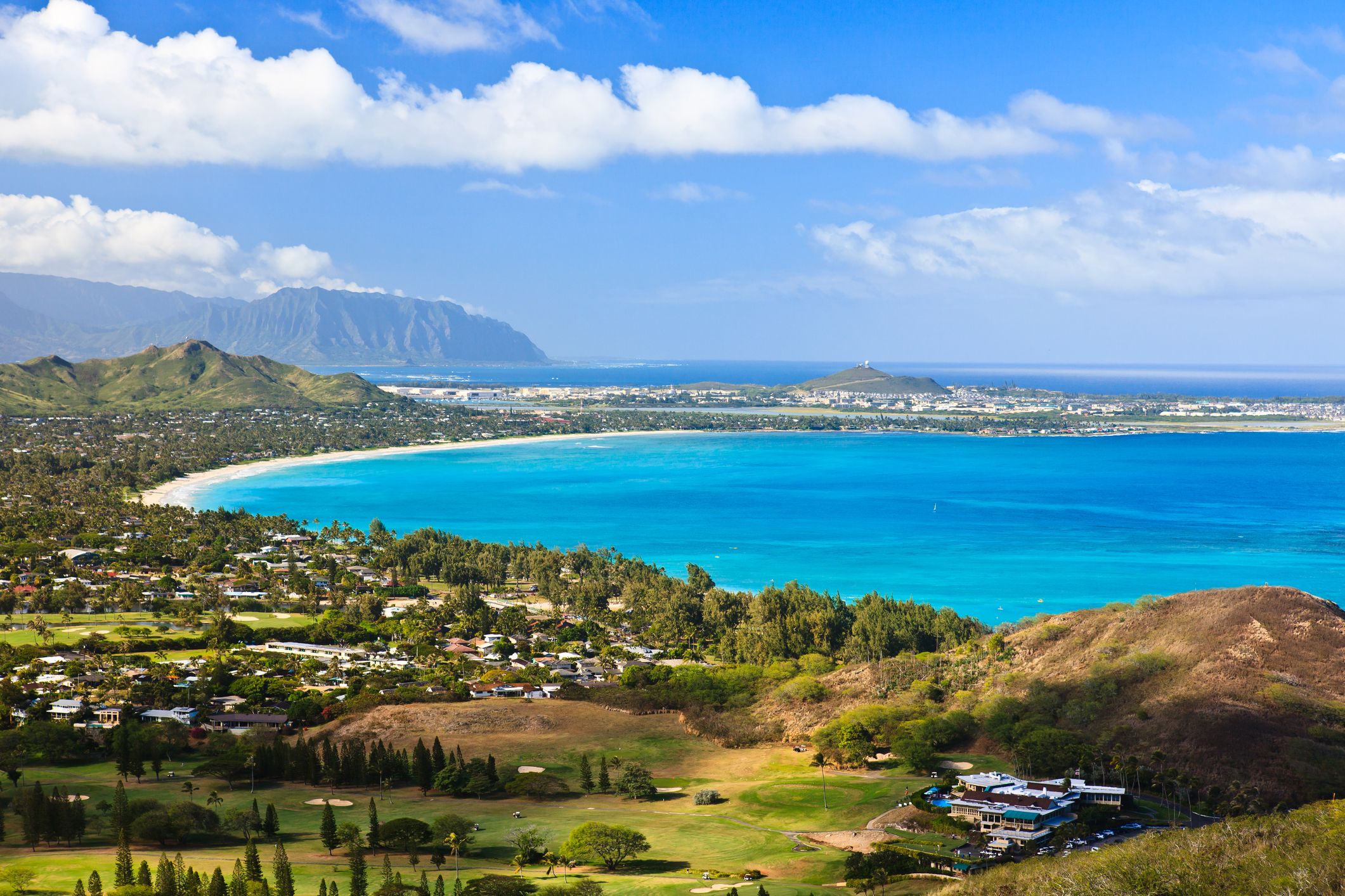 Kailua Bay on the windward coast of Oʻahu, Hawaiʻi with turquoise water, white sand beach, and the Koʻolau mountain range in the background