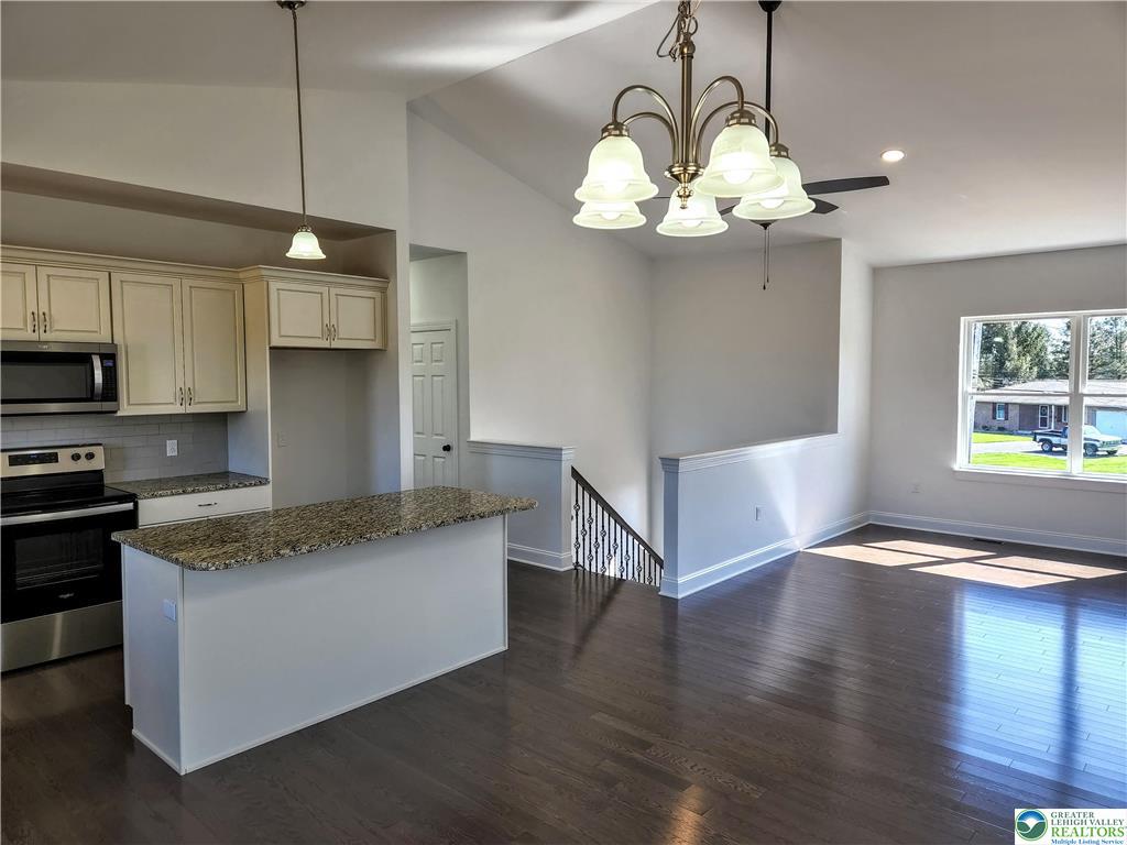3307 Kennedy Drive interior detail
